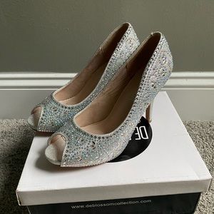 Women’s size 6 1/2 Silver Sparkling Gemstone Heels